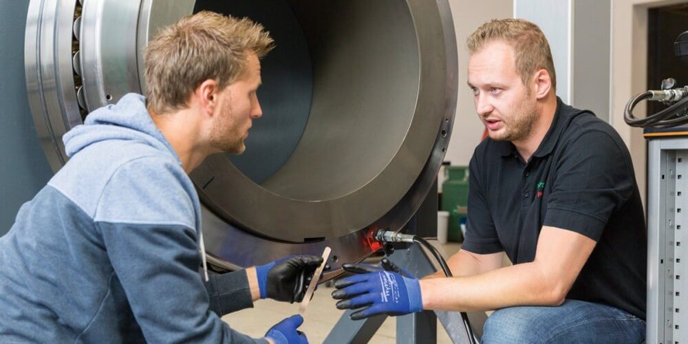 0009FDFC_16_9-schaeffler-products-technical-consultancy_rwd_1000-1000x500